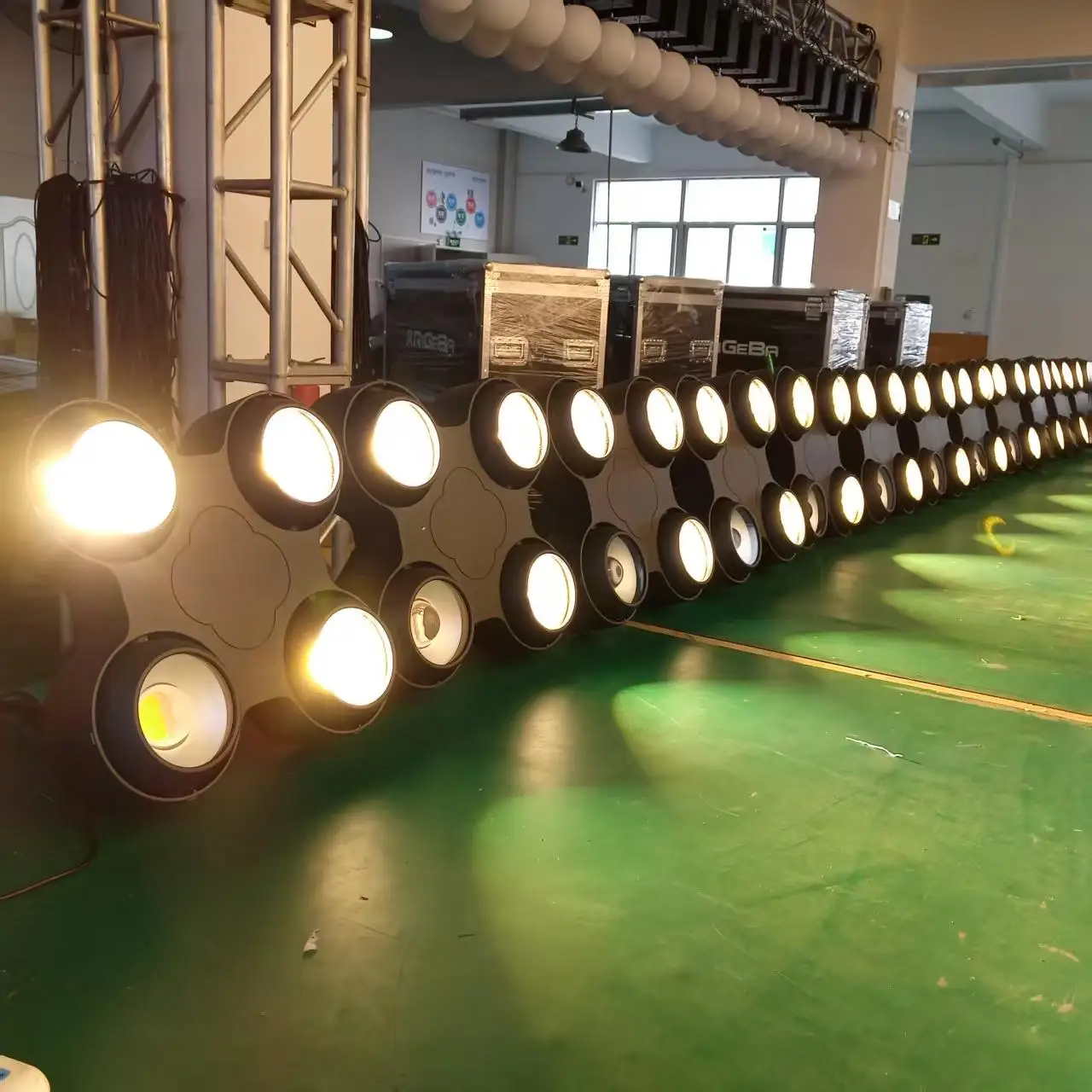 NEW Outdoor Waterproof Professional 4*100W COB Blinder Light LED Audience Theater Stage Lighting for  Event Studio Stage Show