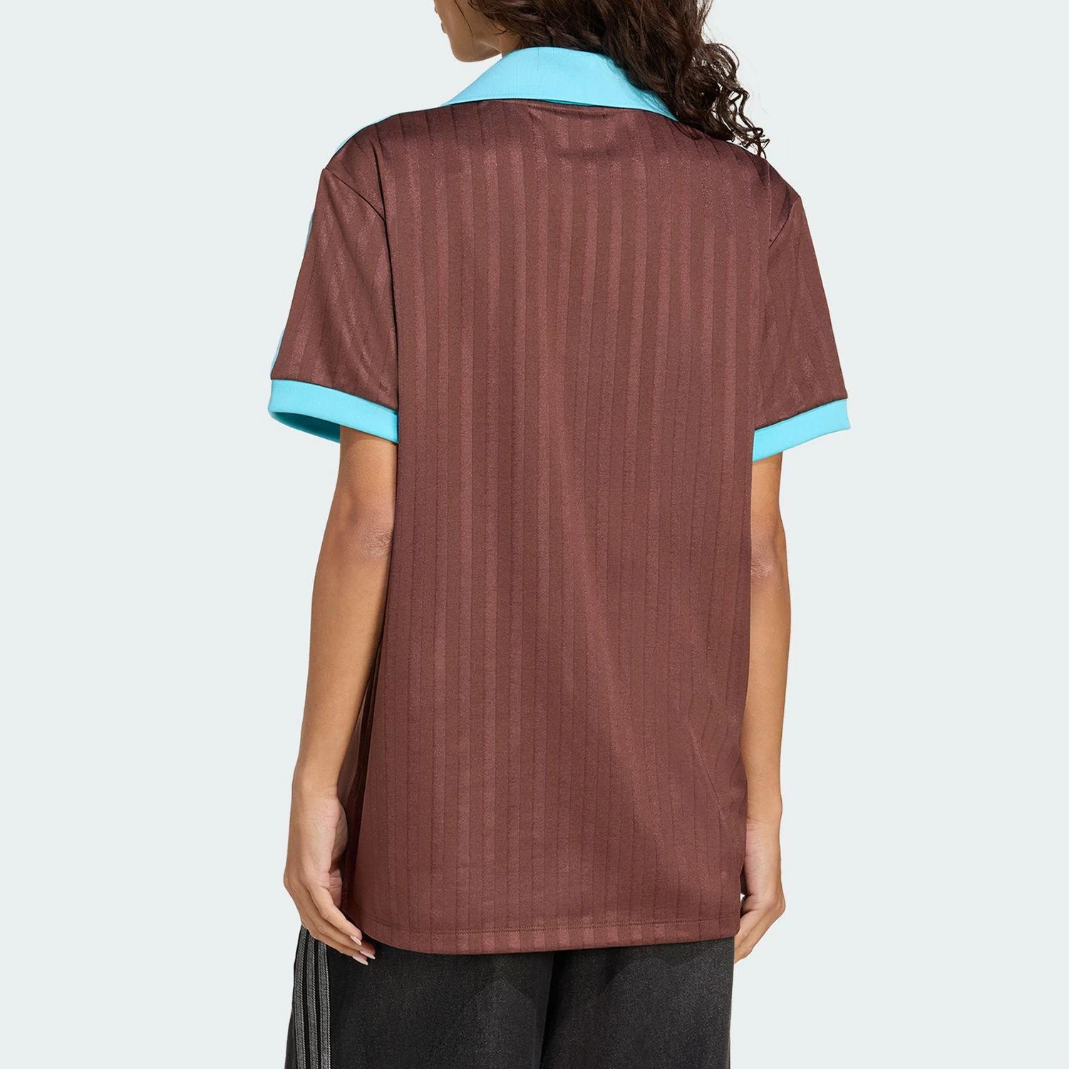 قميص بولو ريترو بياقة فضفاضة للسيدات من Adidas JY3542