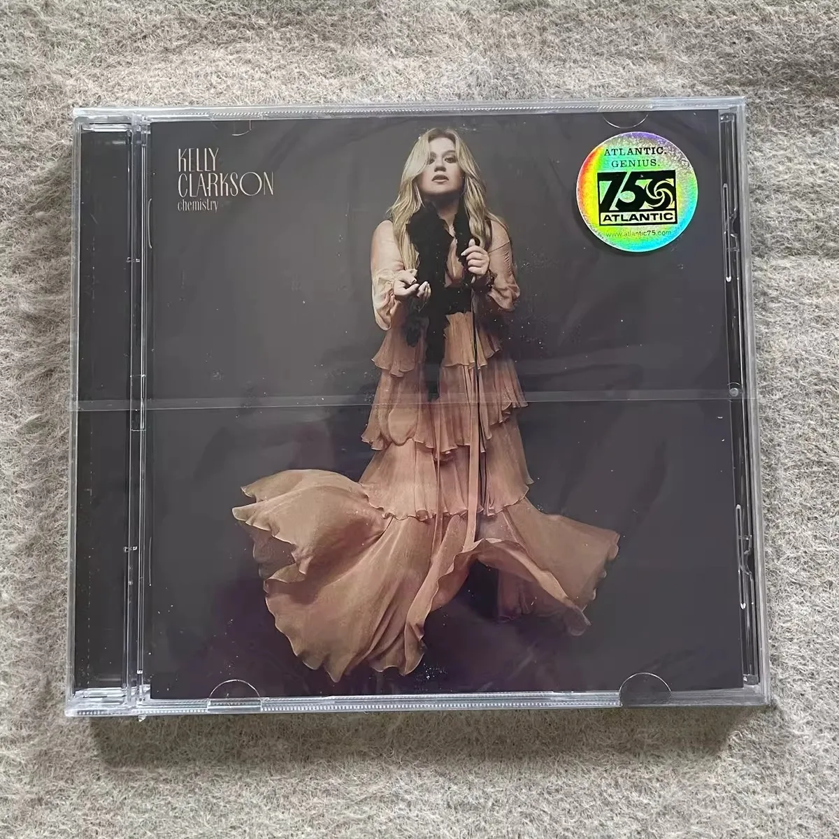 

Kelly Clarkson Chemistry – American Pop Ballad Female Vocalist Powerful Vocals Emotional Songwriting Studio Album