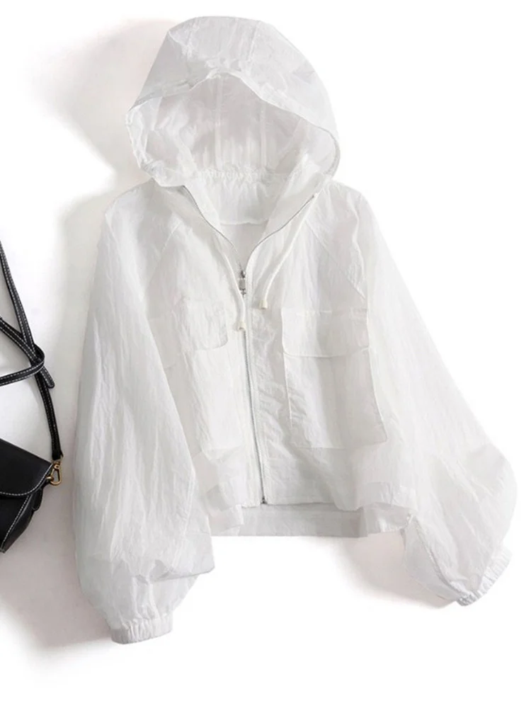 Jaqueta Fena Leve de Aodão e Linho com Proteção Solar, Crimento Curto, Fechamento com Zíper, Manga Longa, Corte Solto