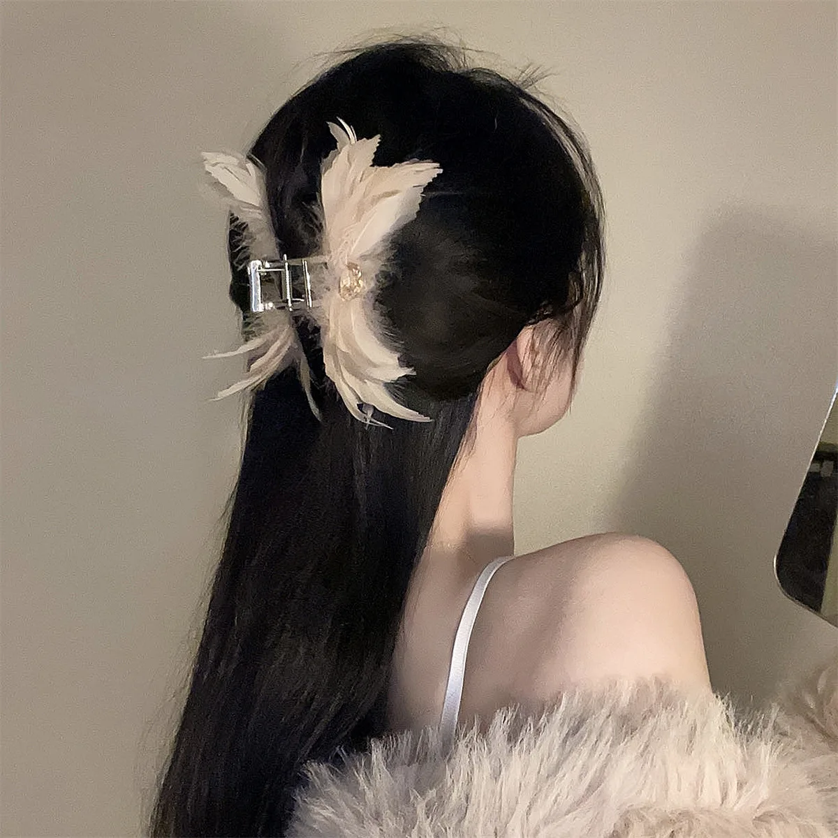 

Women's Hair Claw Clips Korean Feather Y2K Sweet Luxury Brand High-quality Hair Accessories Kawaii Cool Verstaile Hair Grabs