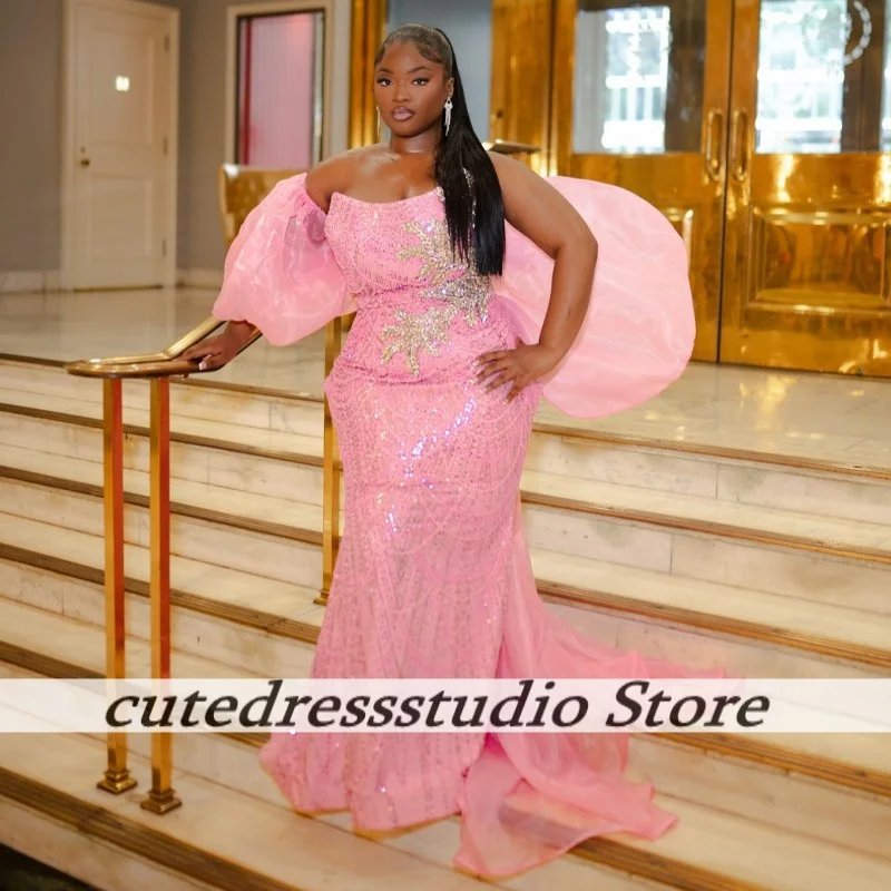 Wunderschöne rosa One Sleeve Mermaid Abendkleider Glitzer Pailletten Perlen Applikation Schulterfrei Abendkleid Partykleider Maßgeschneidert