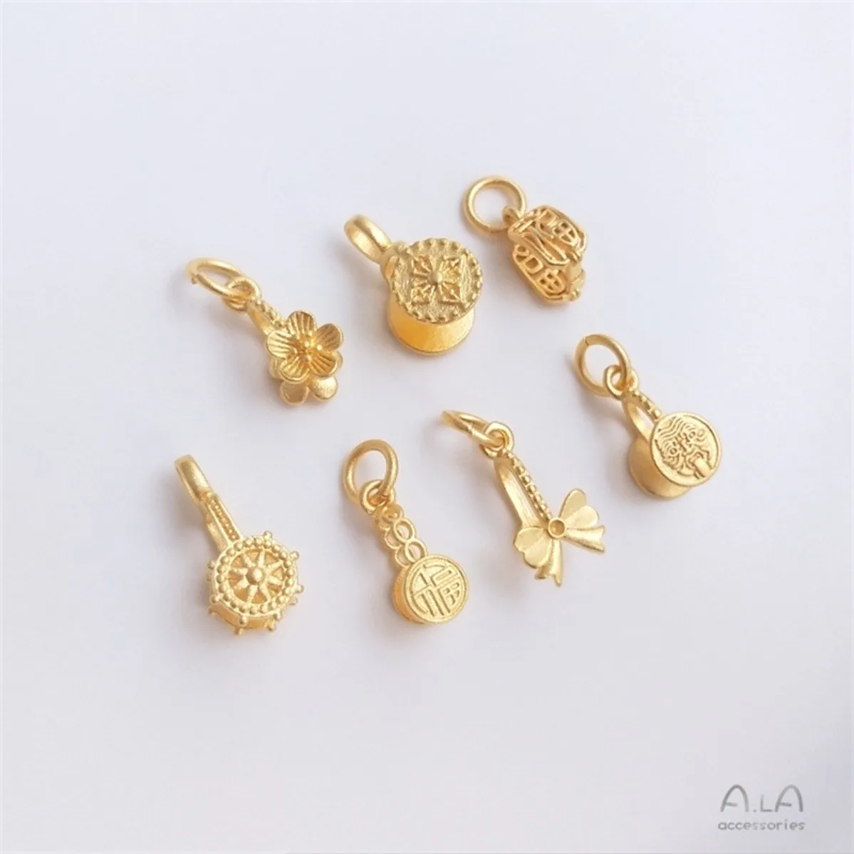 Brass Vietnam Gold Plated Peach Blossom Fu Bow Pendant Clip Bail For Peace Donut Charm DIY Jewelry Findings