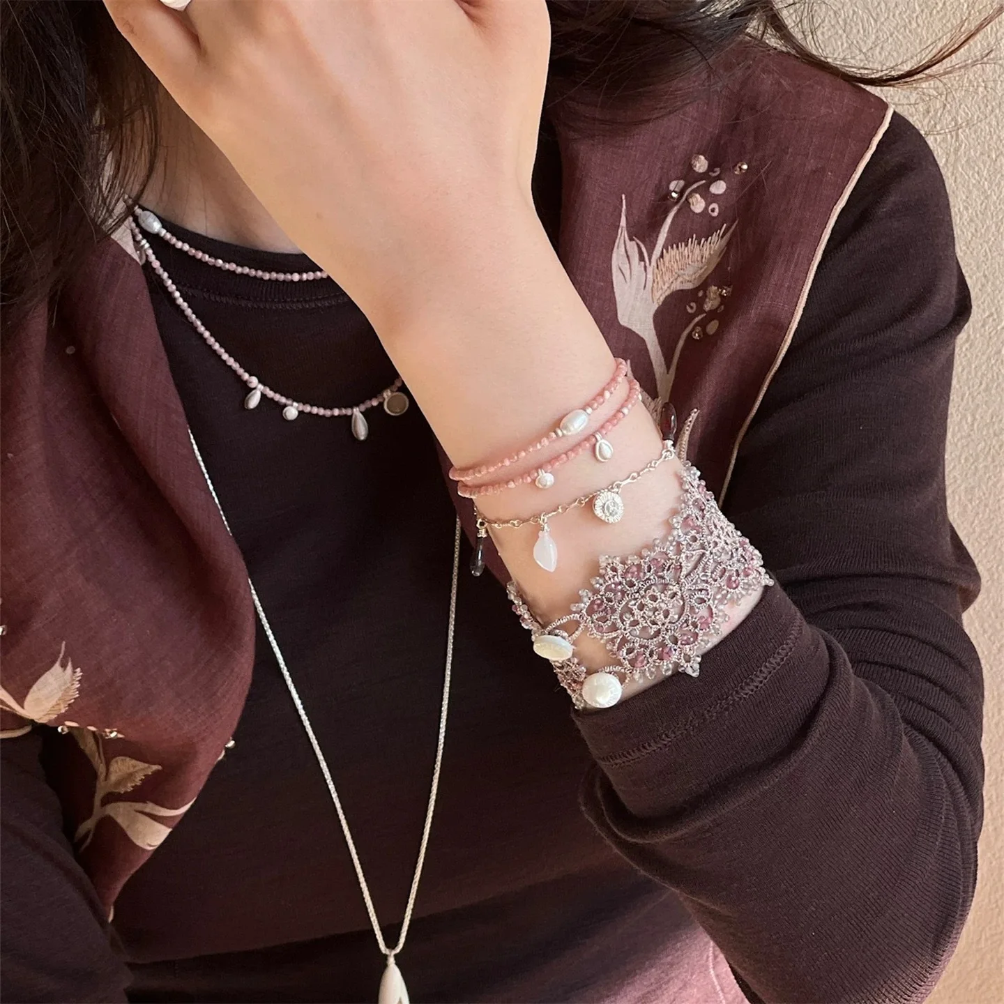 Withered Red Patterned Stone Freshwater Pearl Bead Bracelet Necklace, Women's Retro High-end Feeling Collarbone Chain