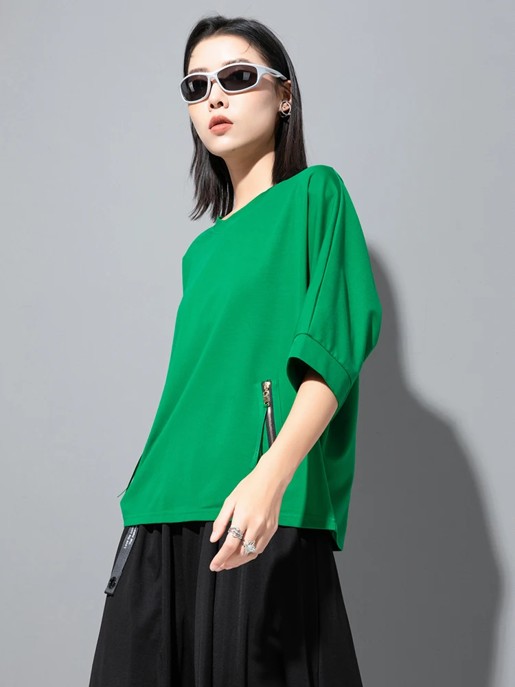 [EAM] Women Green Zipper Big Size Casual T-shirt New Round Neck Three-quarter Sleeve Fashion Tide Spring Autumn 2024  1DH5948