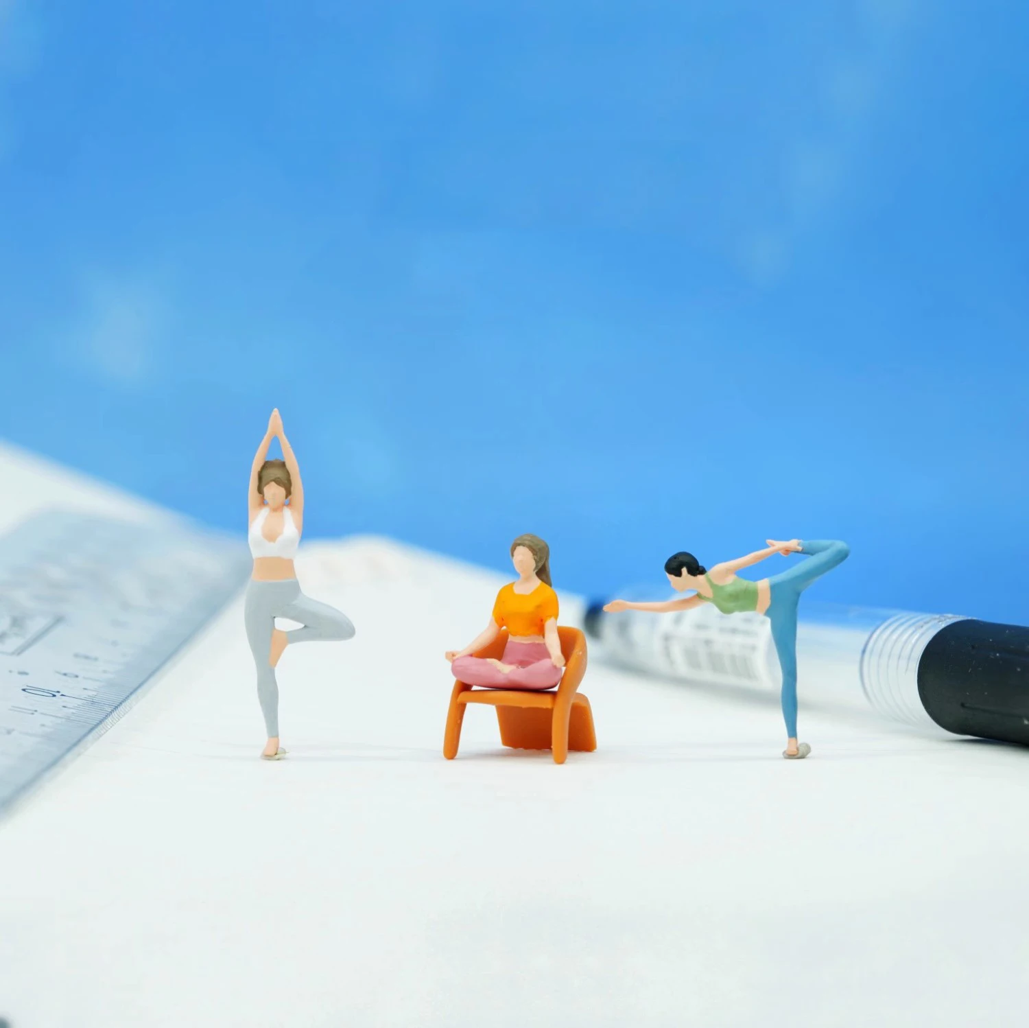 

Diorama 1/64 Pilates Tai Chi Miniature Figures 1/87 Minifigure Model DIY Figure Collectible Model Kits 3D Printed Resin