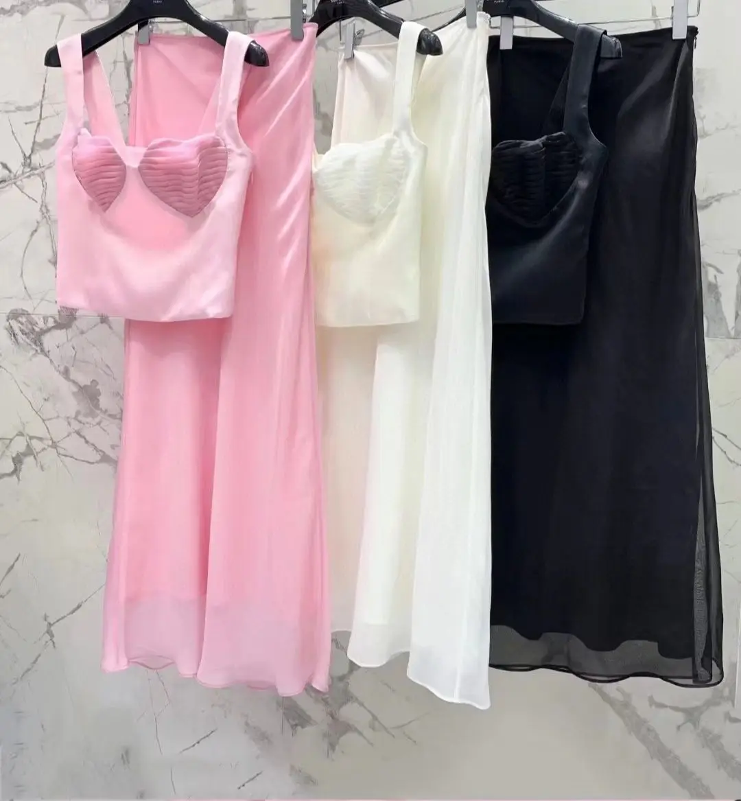 2026 Retro Collection Heart-Shape Blouse, paired with a long skirt, elegant and fashionable