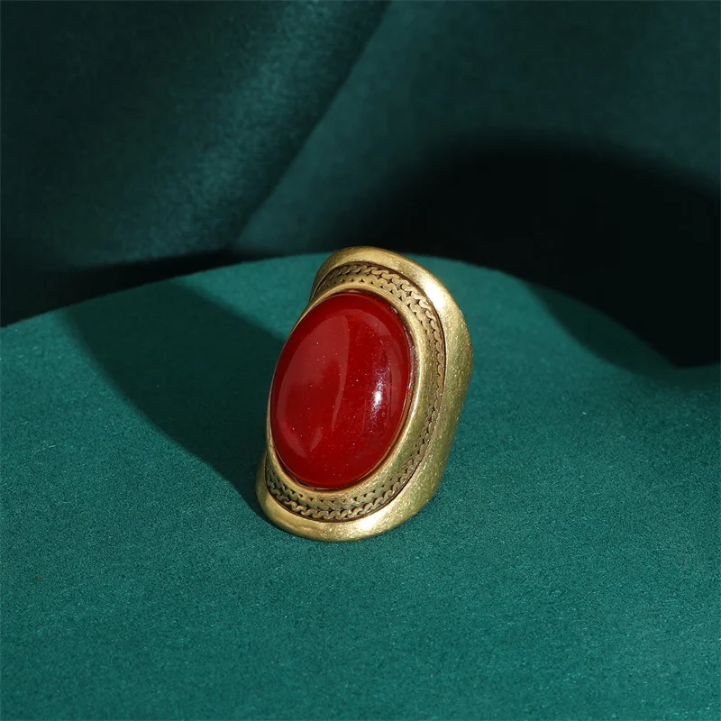 Luxury Vintage Smooth Egg Shape Natural Stone Red Rings Copper Material Micro Inlaid French Retro Jewelry Wedding for Women 2024