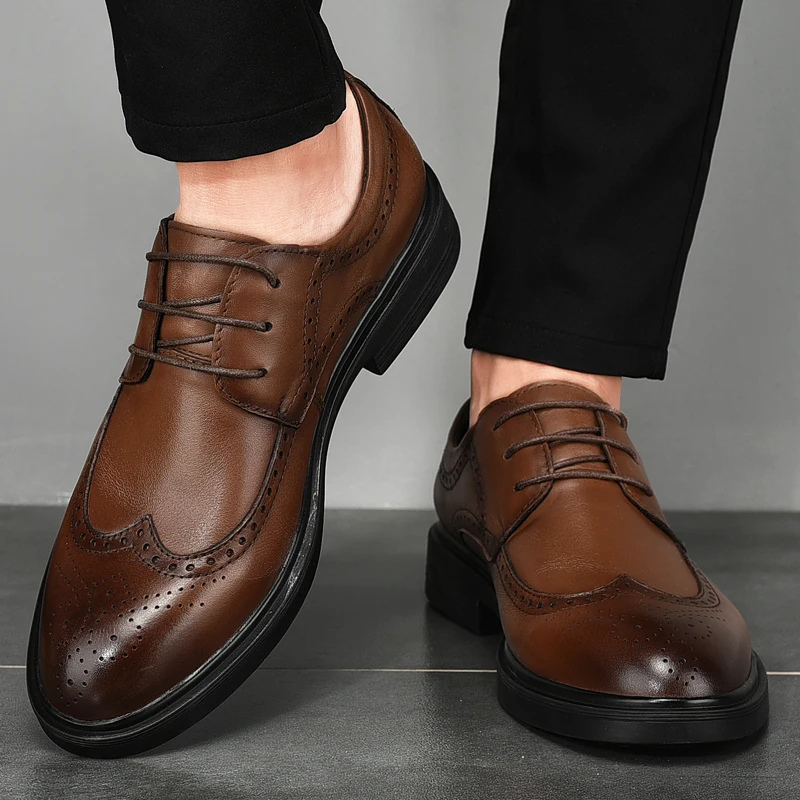 High Quality Men Comfortable Footrest Bloch Carved Leather Shoes Fashion Brand Round Toe Banquet Business Casual Leather Shoes