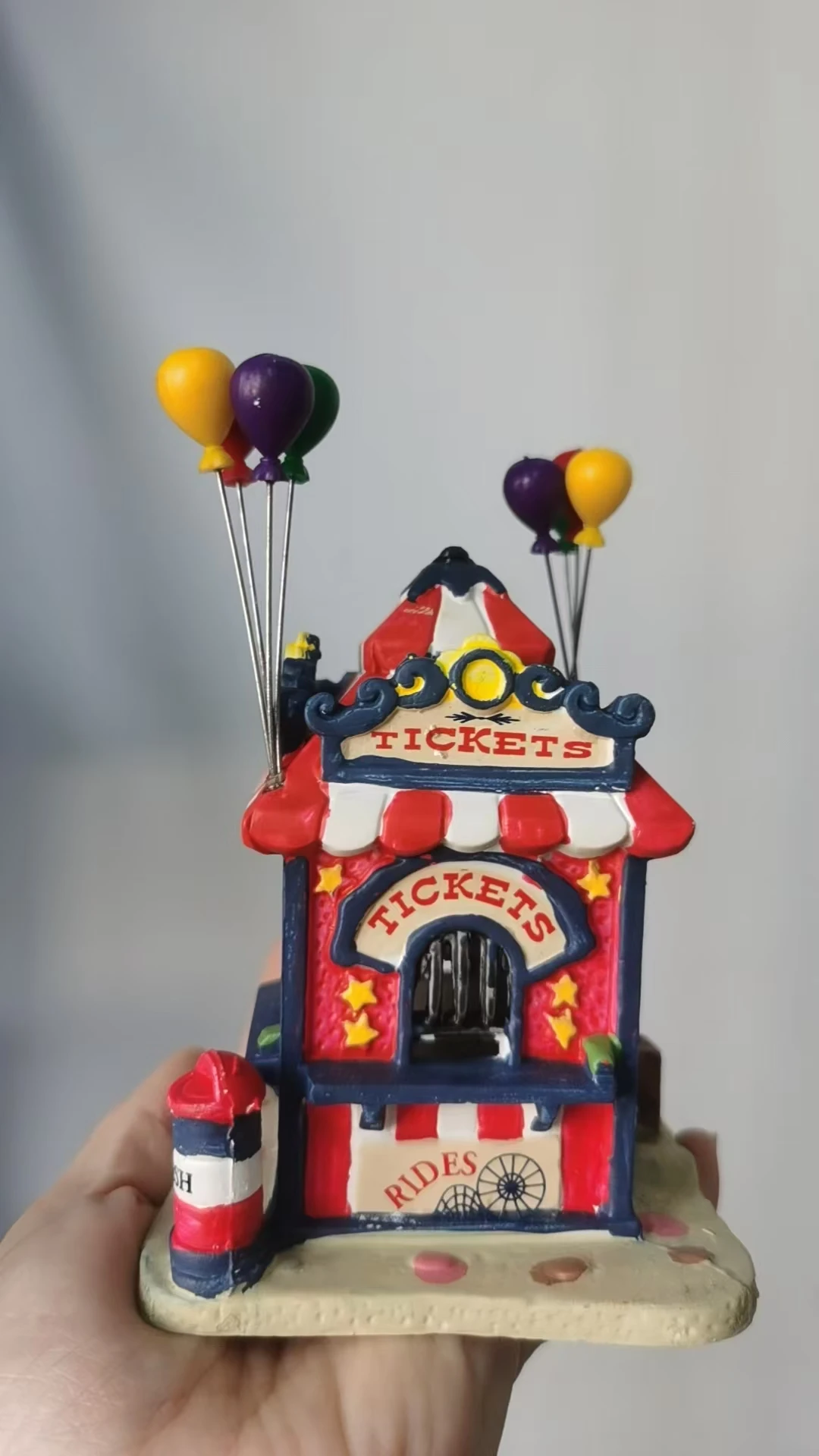 Resin figure mental psychological sand table game box court therapy clown and balloon