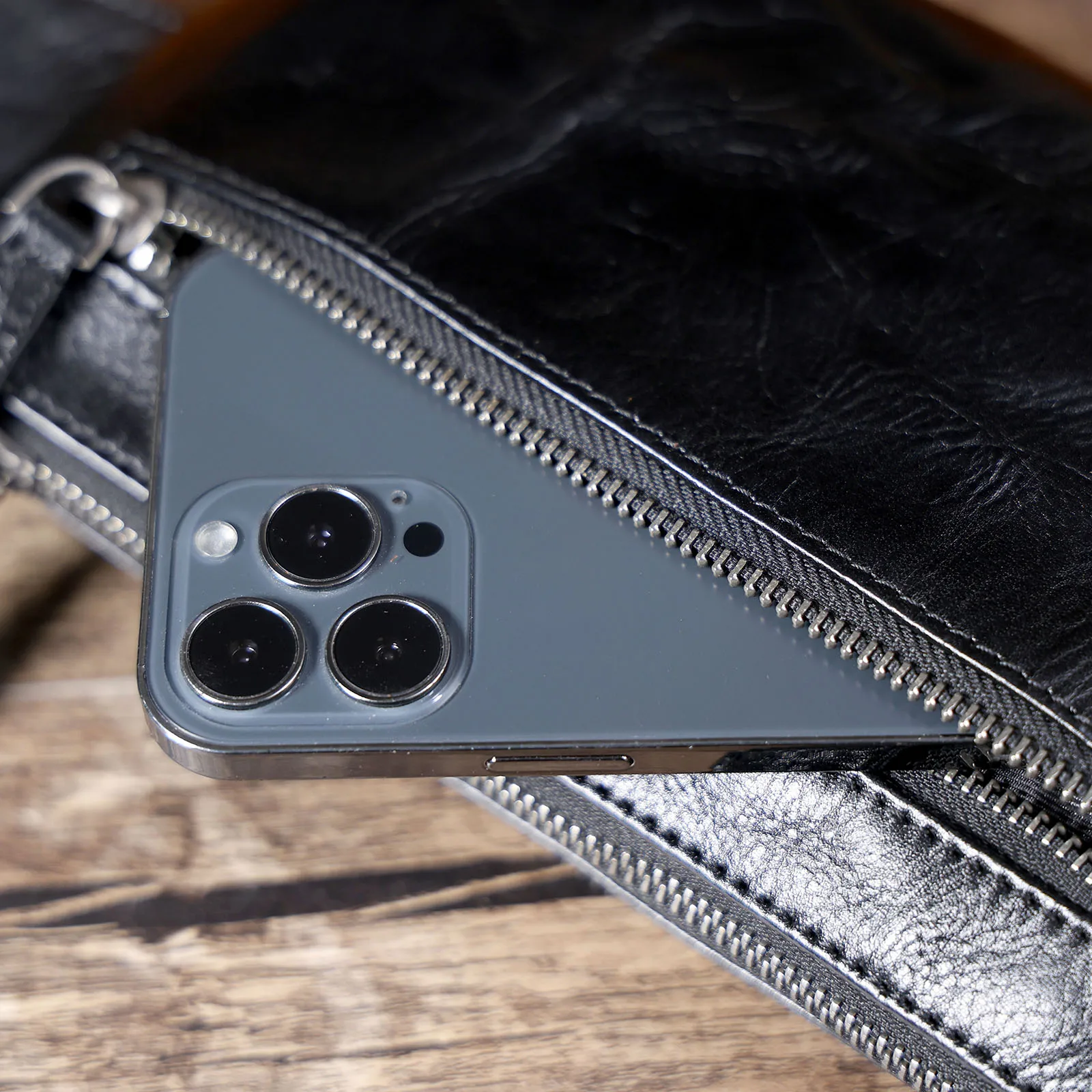 Echte Leder-Umhängetasche für Herren, Crossbody-Brusttasche im Schlichten, Modischen Stil aus Rindsleder, Hochwertige Leder-Freizeittasche – Detail 18