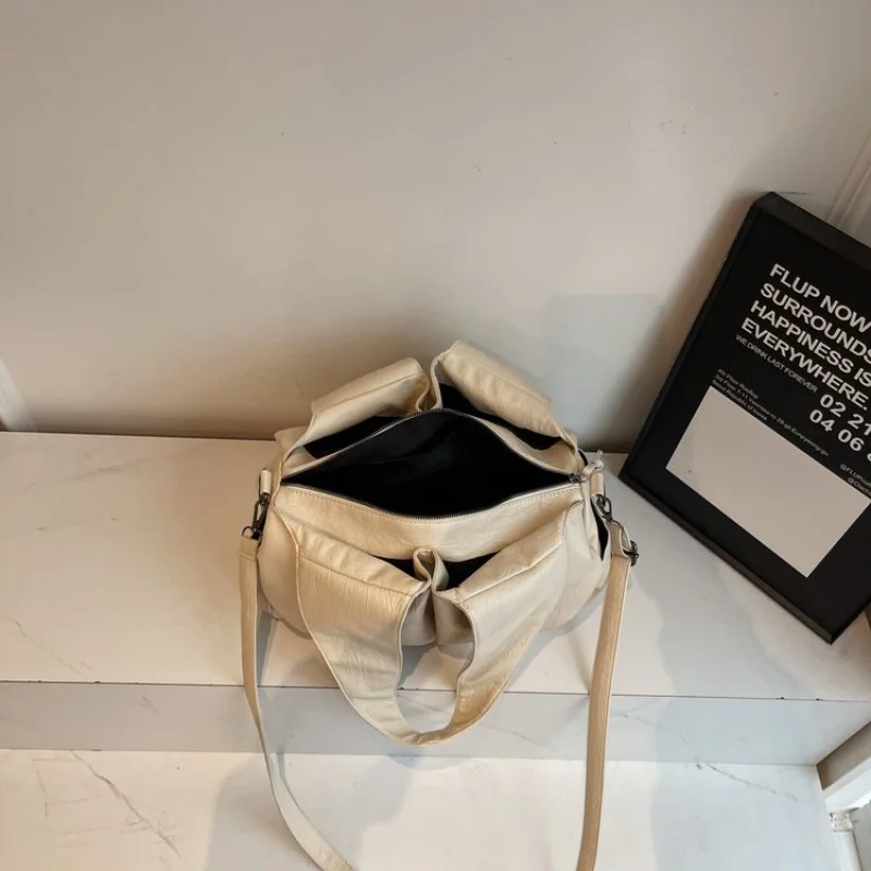 

Elegant Classic Commuter Bag Leather Large Capacity Solid Color For Women Casual Business Everyday Use