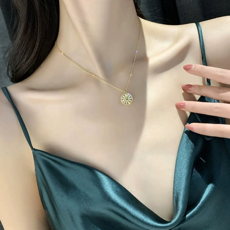 Fashion Micro-Set Zircon Wheel Pendant Necklace for Women Trendy Ins Minimalist Design Clavicle Chain Simple Jewelry