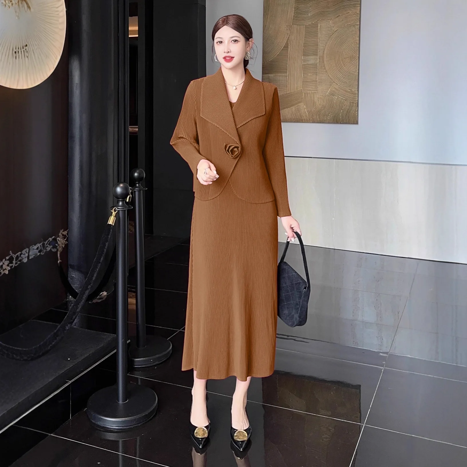 

Miyake Pleated Skirt Suit for Women 2025 Autumn and Winter New High-end Fashion Suit Lapel Short Jacket Top Dress Two-piece Set