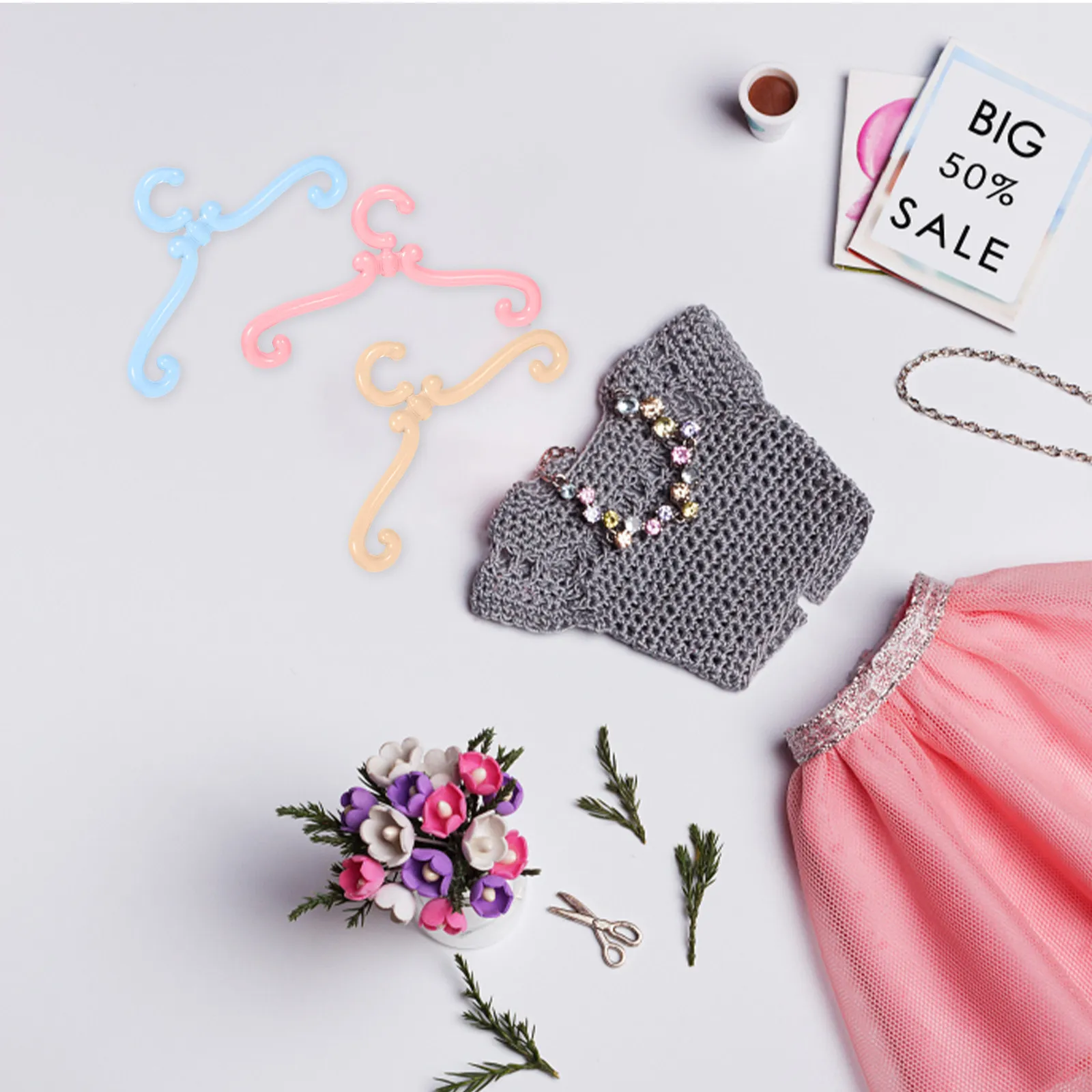 

25 шт. мини-вешалок для одежды из цинкового сплава премиум-класса, легкие, для миниатюрной одежды, органайзер, подставка для мелкой одежды