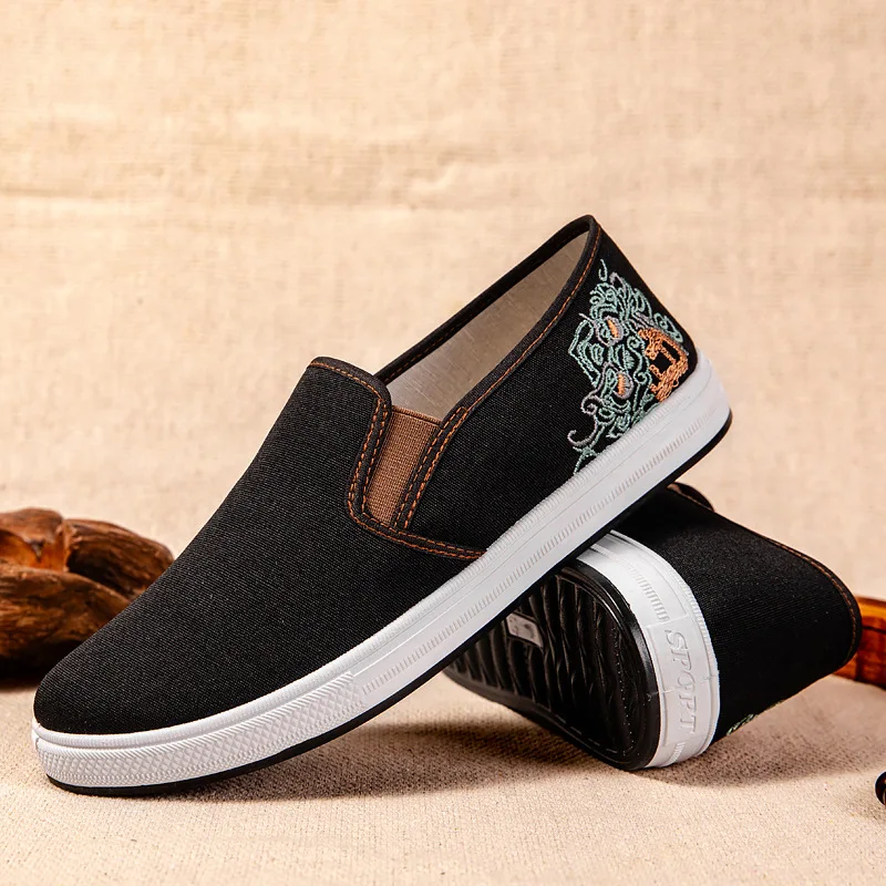 Spring New Chinese Style Embroidered Men's Canvas Shoes with Soft Sole and Soft Surface, Anti slip and Wear Resistant