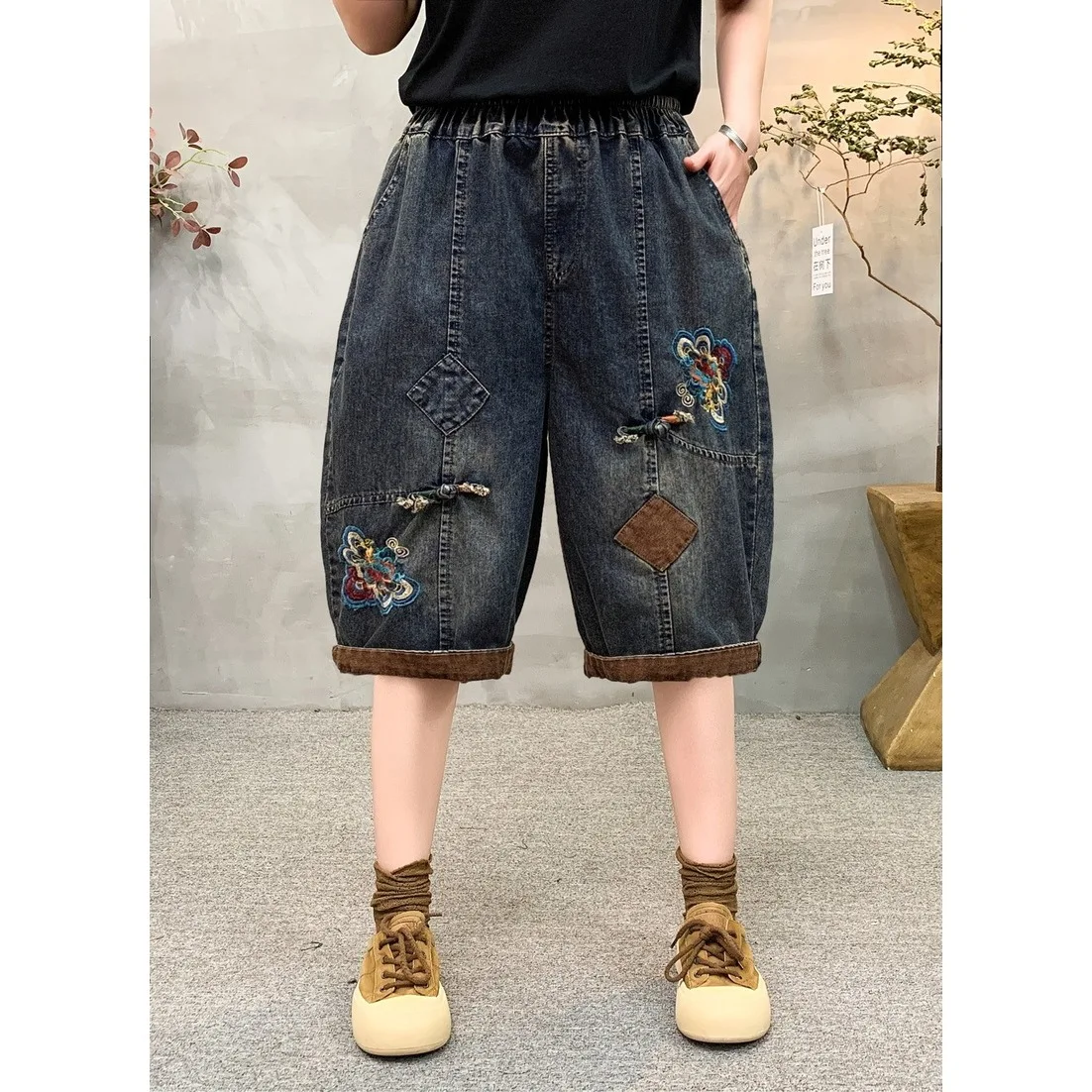 

Summer 2026 New Cartoon Embroidery Patch Washed Elastic Waist Jeans Shorts Five-Point Pants Cotton Machine Embroidered Women'...