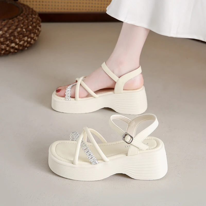 Zapatos de mujer 2025, novedad de verano, sandalias con parte inferior gruesa, estilo de hadas de una palabra a la moda, versátiles y simples
