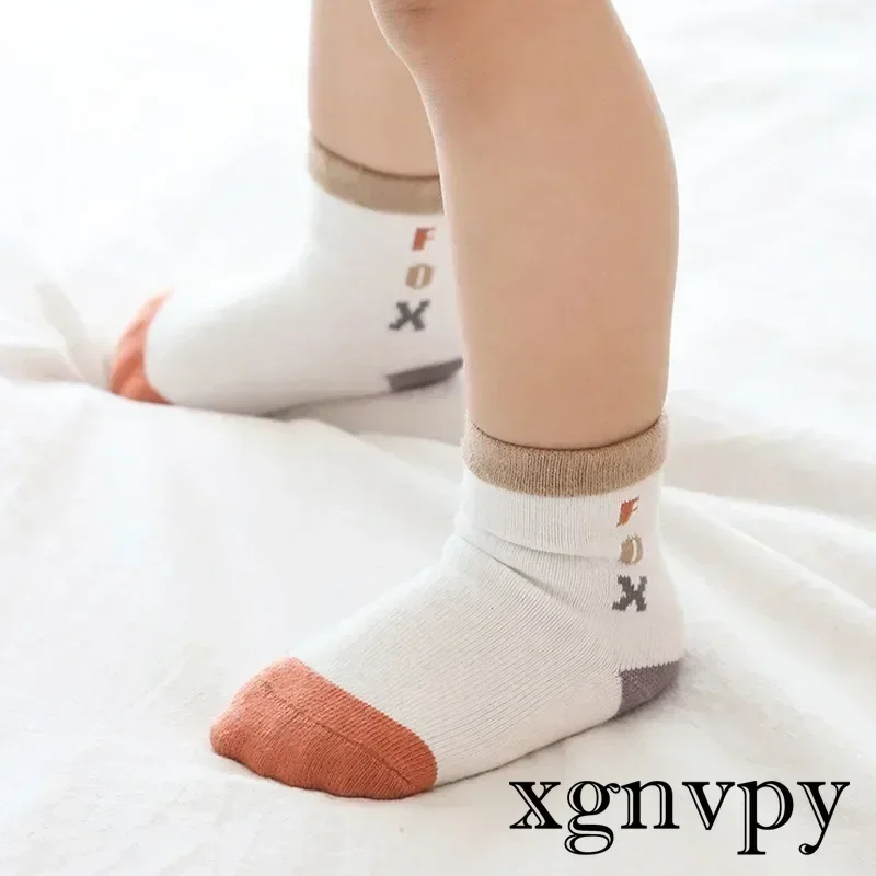 Xgnvpy New cartoon midtube children's socks combed cotton socks for boys and girls, a pair of random delivery