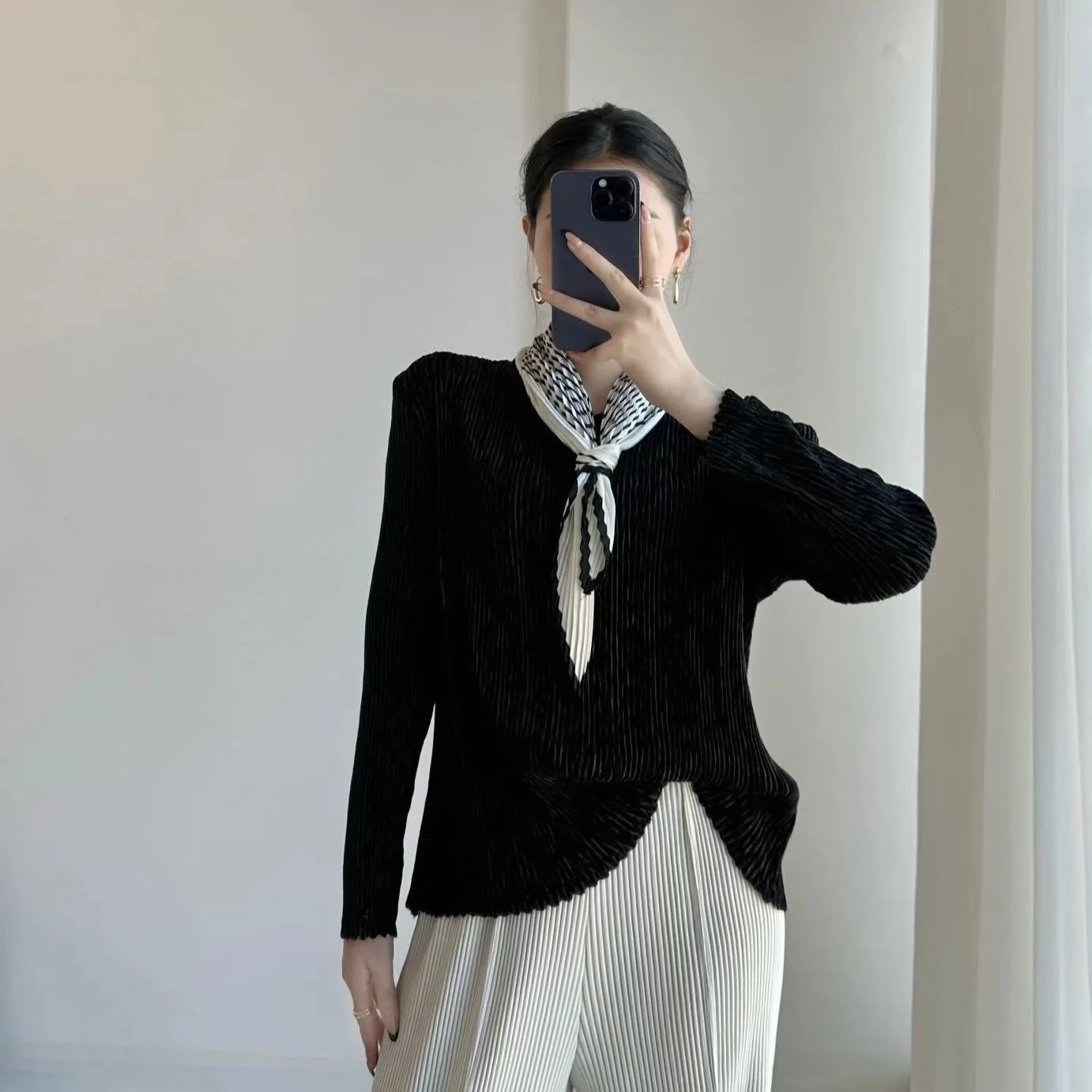 Pleats Pleated T-shirt Pure Velvet High-level Design Sense Long Sleeve Shirt Loose Thin Round Collar Elegant Temperament T-shirt