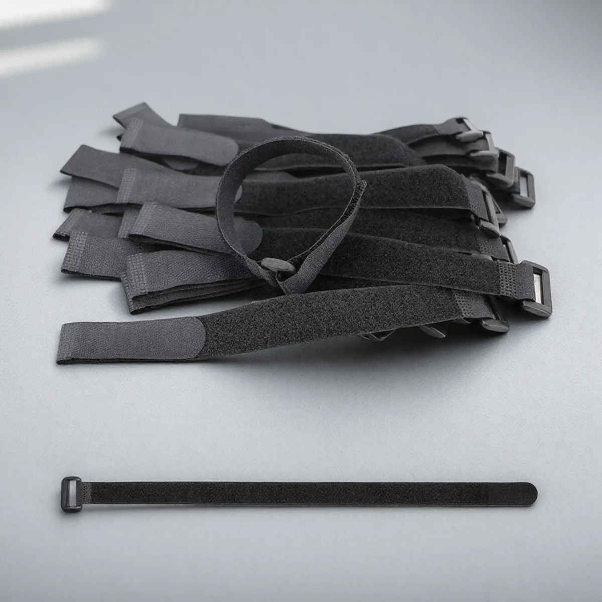 10Pcs Adjustable Hook and Loop Straps Nylon Cable Ties Reusable Fastening Multi-Purpose Wire Organizer Storage Solutions