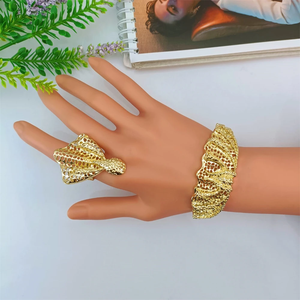 أطقم مجوهرات نسائية عصرية من EMMA أقراط كبيرة مطلية بالذهب في دبي مجوهرات رومانسية للحفلات