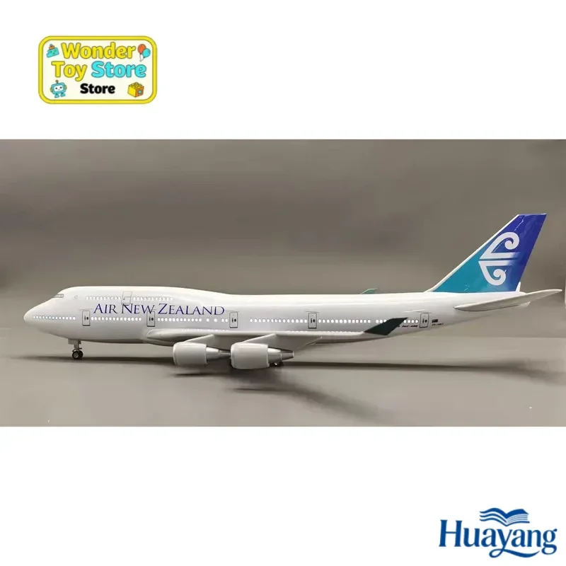 

Модель самолета Boeing 747-400, 47 см, масштаб 1:150, со светодиодной подсветкой, вращающимися колесами, детализированная, коллекционная, для настольного размещения, подарок от коллекционера
