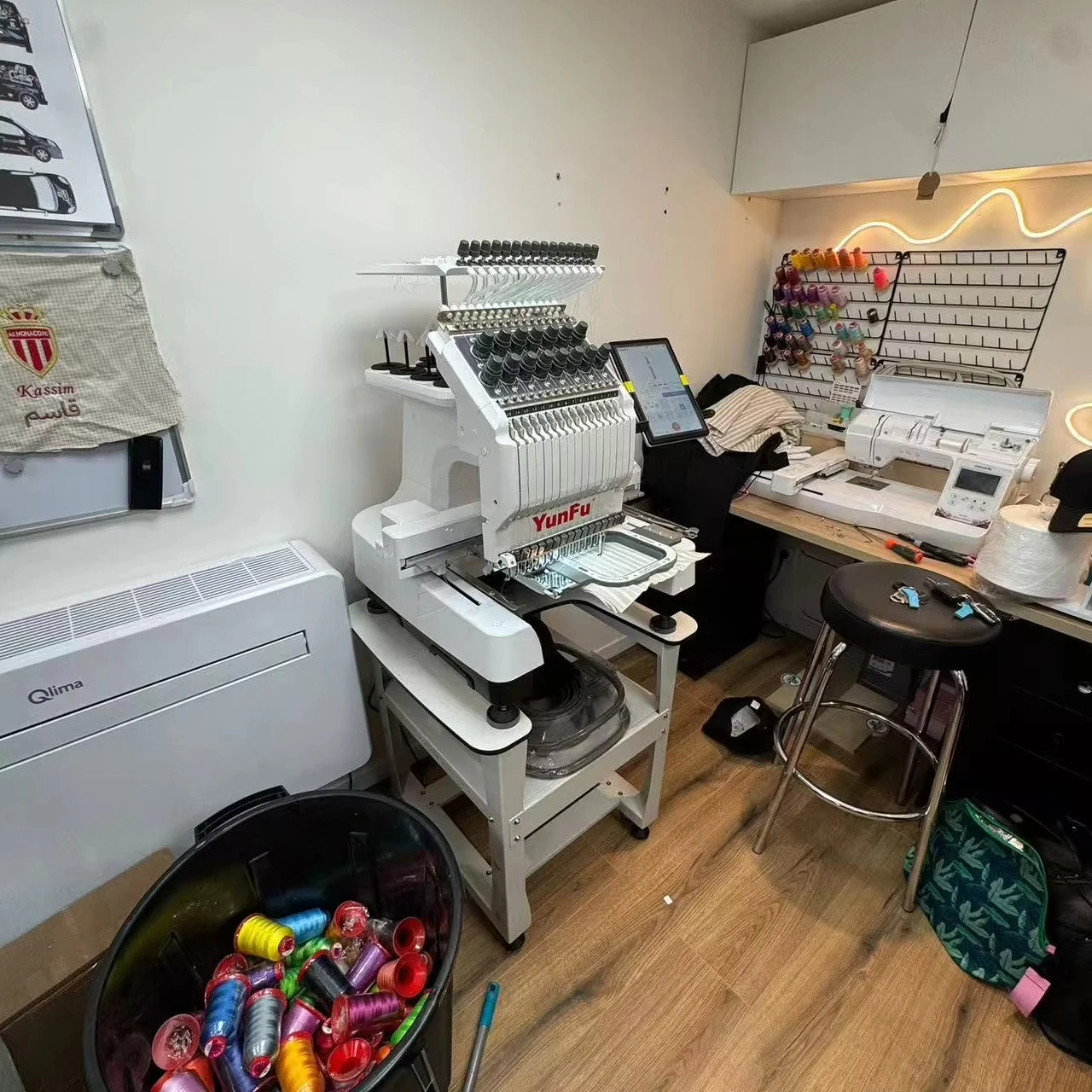 Computerized Mini Single Head Embroidery Machine 15 Needles 240x400mm For Printing Shops And Retail