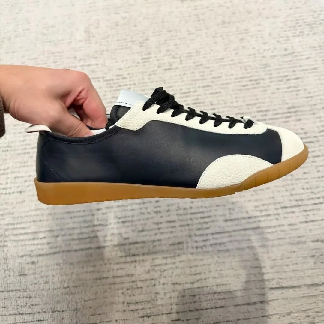 Chaussures plates pour femmes les plus vendues en 2026. Chaussures plates décontractées à bout carré en cuir pour femmes. Chaussures plates à bout ouvert pour femmes, pour le printemps.