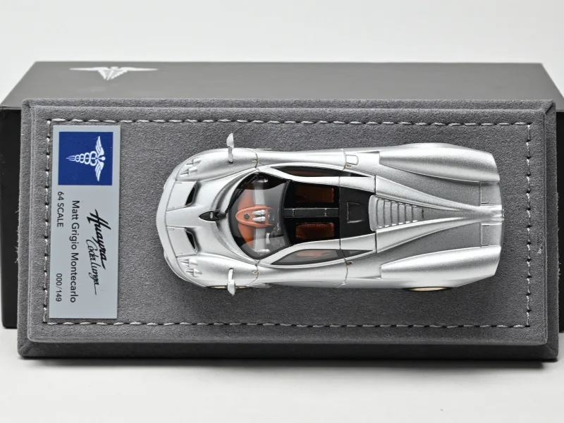 Op voorraad, HERMES 1:64 Hua Ya R lange staart blauwe carbon matte ijsblauwe gepolariseerde groene hars simulatie automodel, decoratie voor volwassenen