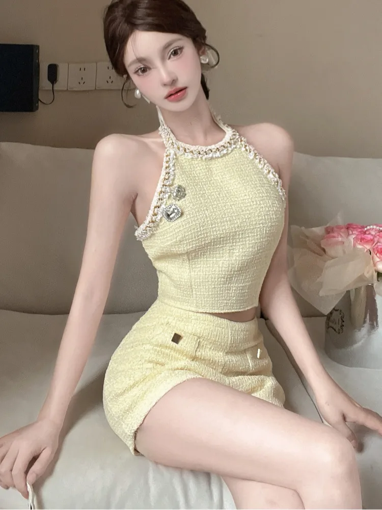 

Высококачественный французский комплект из двух предметов: твидовый жилет и шорты. Модный женский костюм-двойка: укороченный топ + шорты. Сексуальный и стильный.