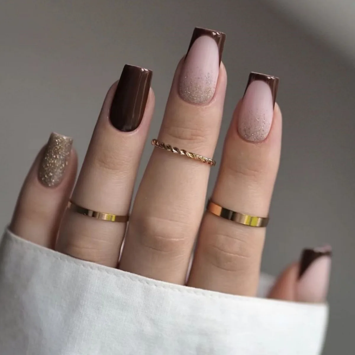 Warm Tone Milk Coffee Glitter Medium Long False Nails White Enhancing European American Style Removable Nail Tips