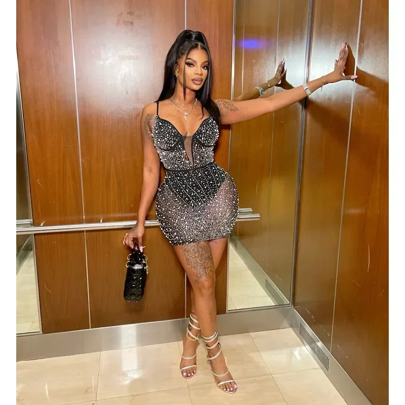 فستان عيد ميلاد GUWU مرصع بالألماس واللؤلؤ للنساء من شبكة مرصعة بأحجار الراين شفافة للحفلات الليلية فساتين قصيرة ضيقة