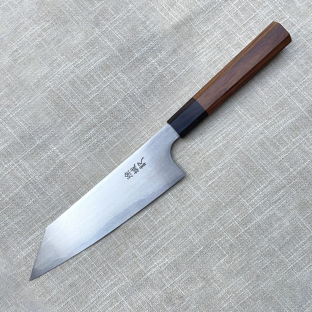 

7 Inch Kiritsuke Knife T12A High-carbon Steel Core Sanmai-gawari Blade Slicing Cleaver Handmade Forged Kitchen Knife Wood Handle