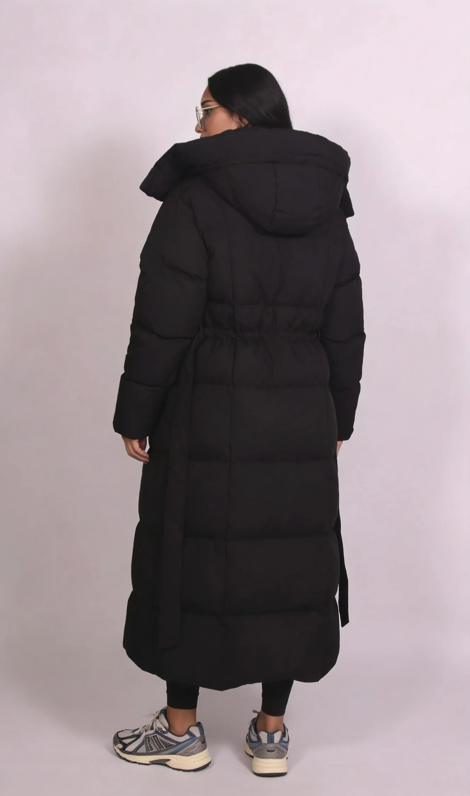 Winternieuw donsjack voor dames, lange lengte, elegant en waardig, tailleontwerp met riem voor afslankeffect, capuchon met een