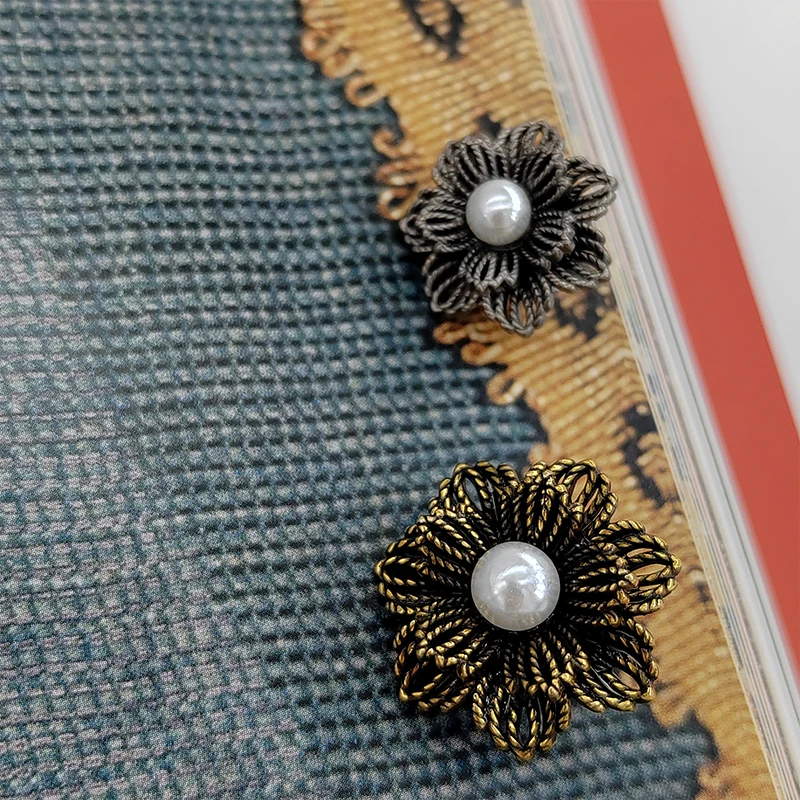 18/20MM Vintage Flower Metal Shank Buttons Of Clothing High Quality Pearl Beaded High Fashion Sewing Button For Coat Needlework