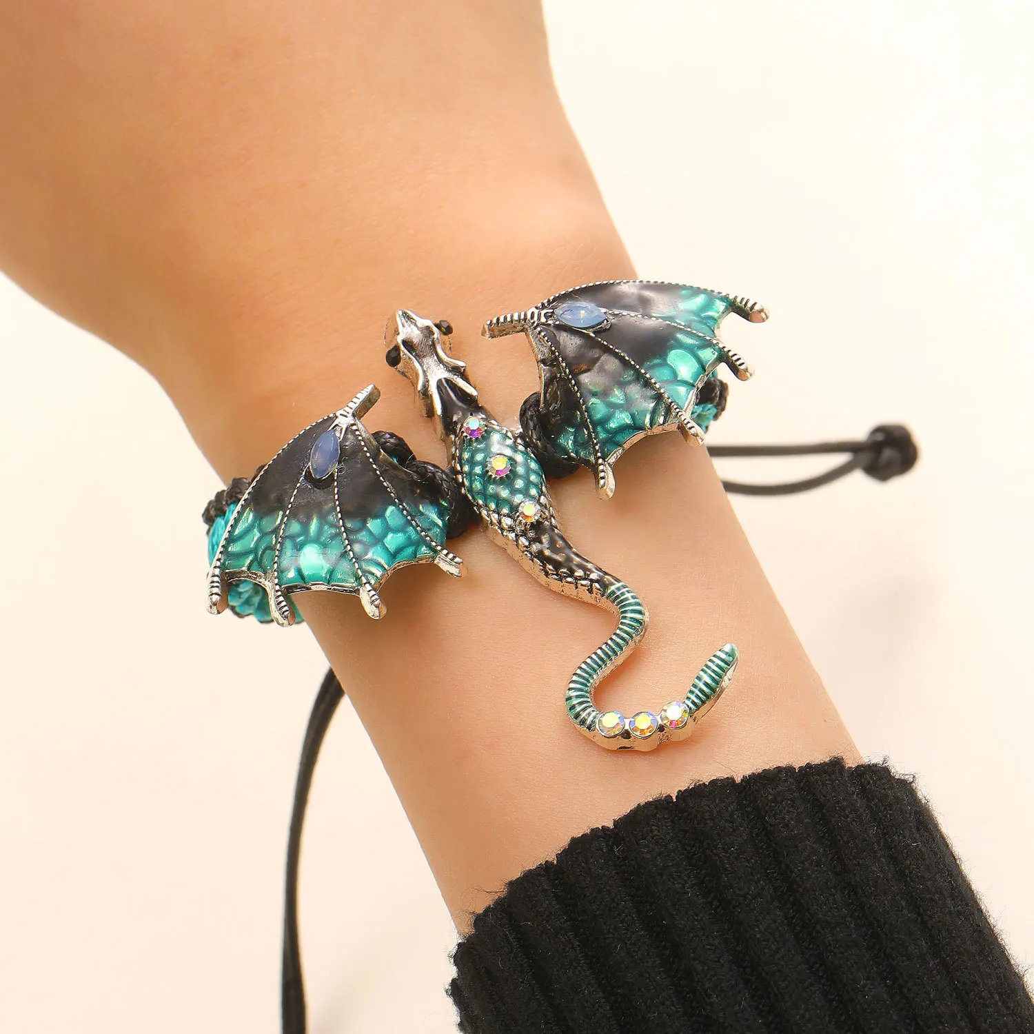 2026 Goth Fliegender Drache Armbänder für Männer und Frauen Punk Gothic Verstellbares Geflochtenes Seil Manschettenarmband Kreative Geschenke