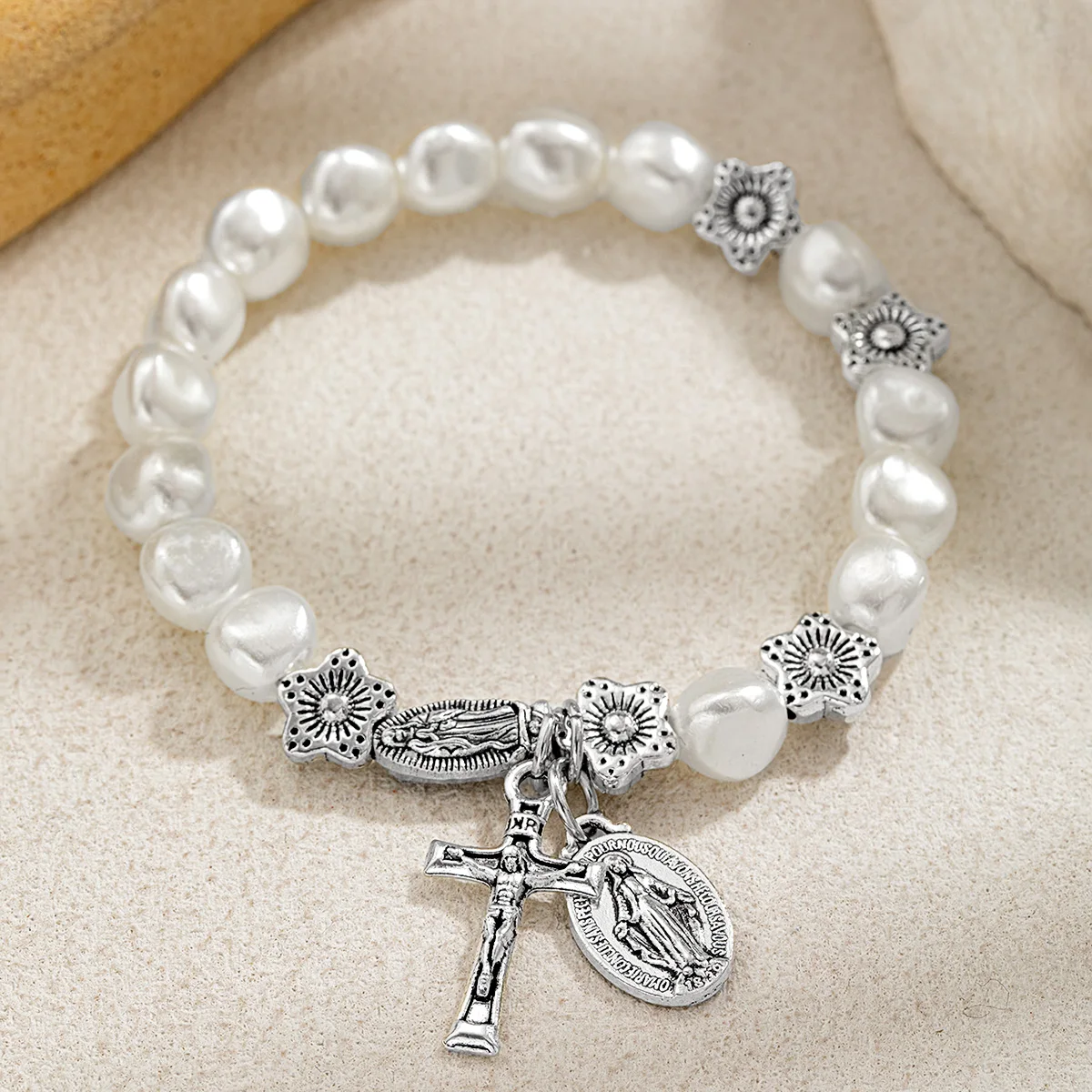 قطعة واحدة من سوار زهرة اللؤلؤ المقلد الغريبة على الموضة الرجعية مع صليب، علامة يسوع، شرابة، للجنسين، متعدد الاستخدامات للارتداء اليومي #2
