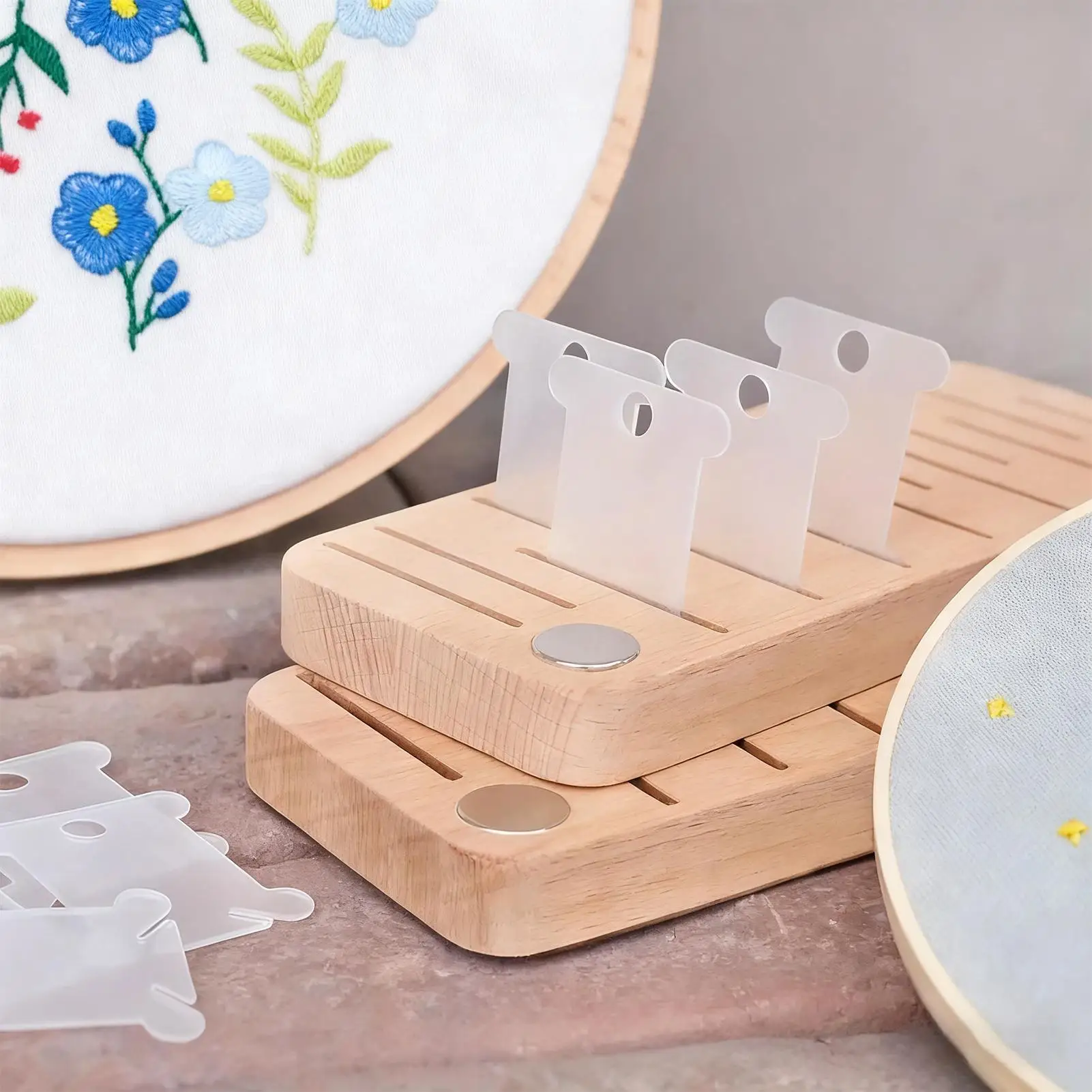 stockage-de-fil-a-broder-bobine-en-bois-a-15-fentes-stockage-artisanal-support-de-bobine-de-fil-magnetique-pour-hobbistes-quilters-artistes-maison
