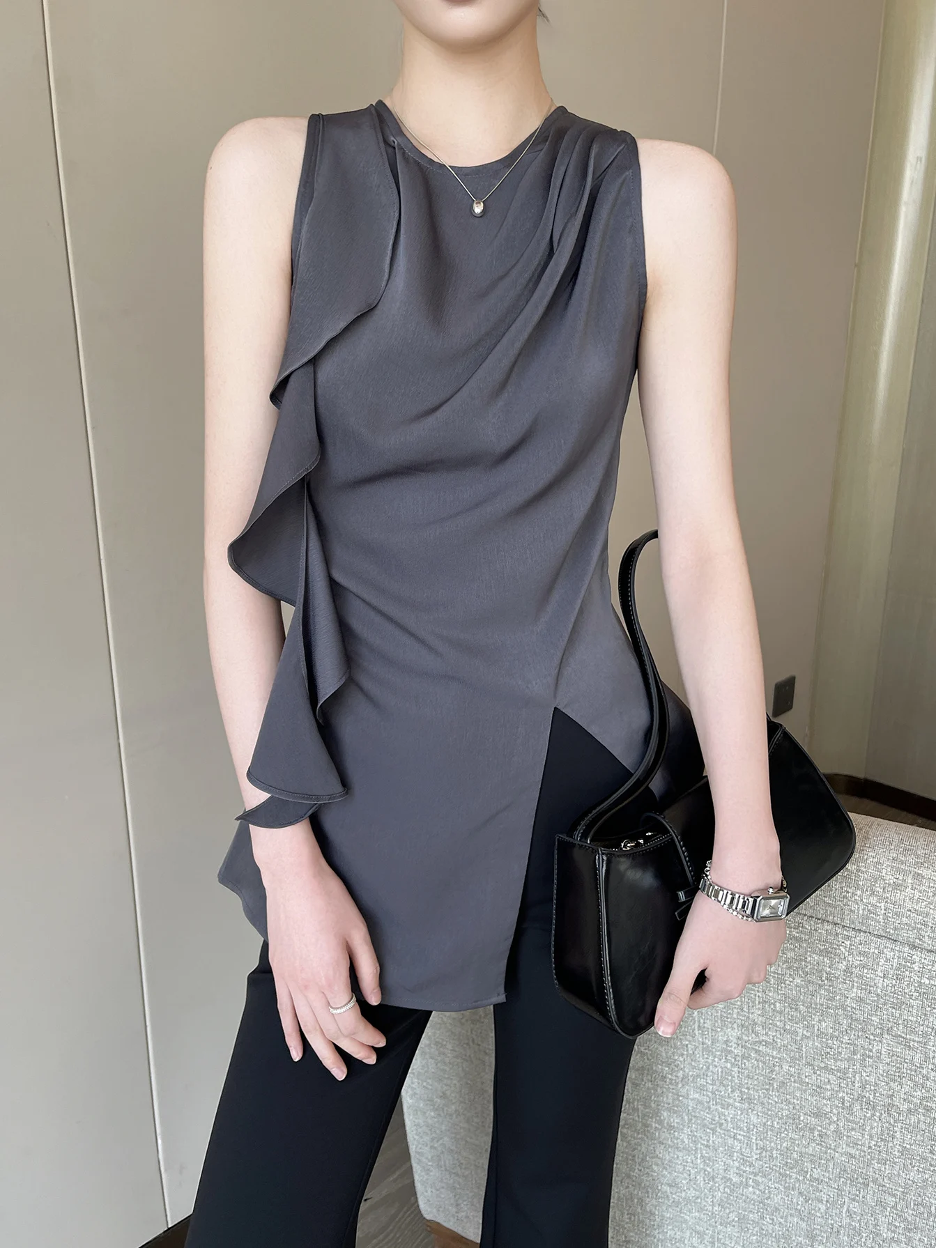 

Blue Grey round Neck Sleeveless Chiffon Top Women's Summer 2026 Lace Trim Split Elegant Midi Shirt Fashionable Breathable Ski...