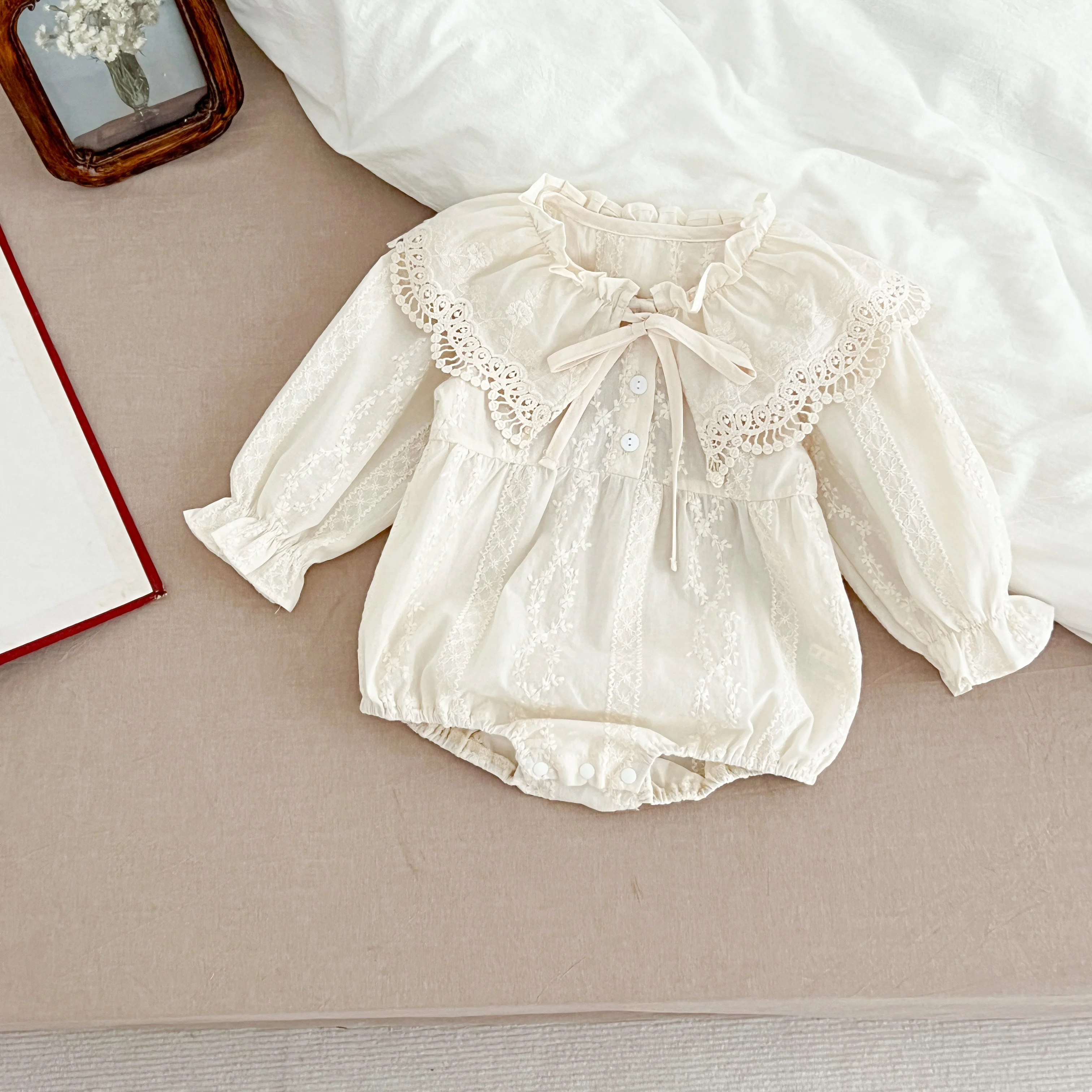 Neugeborenen Body 0-2Yrs Kleidung Mode Baby Strampler Spitze Peter Pan Kragen Prinzessin Bogen Strampler Lange Ärmel Infant Mädchen Overall – Detail 5