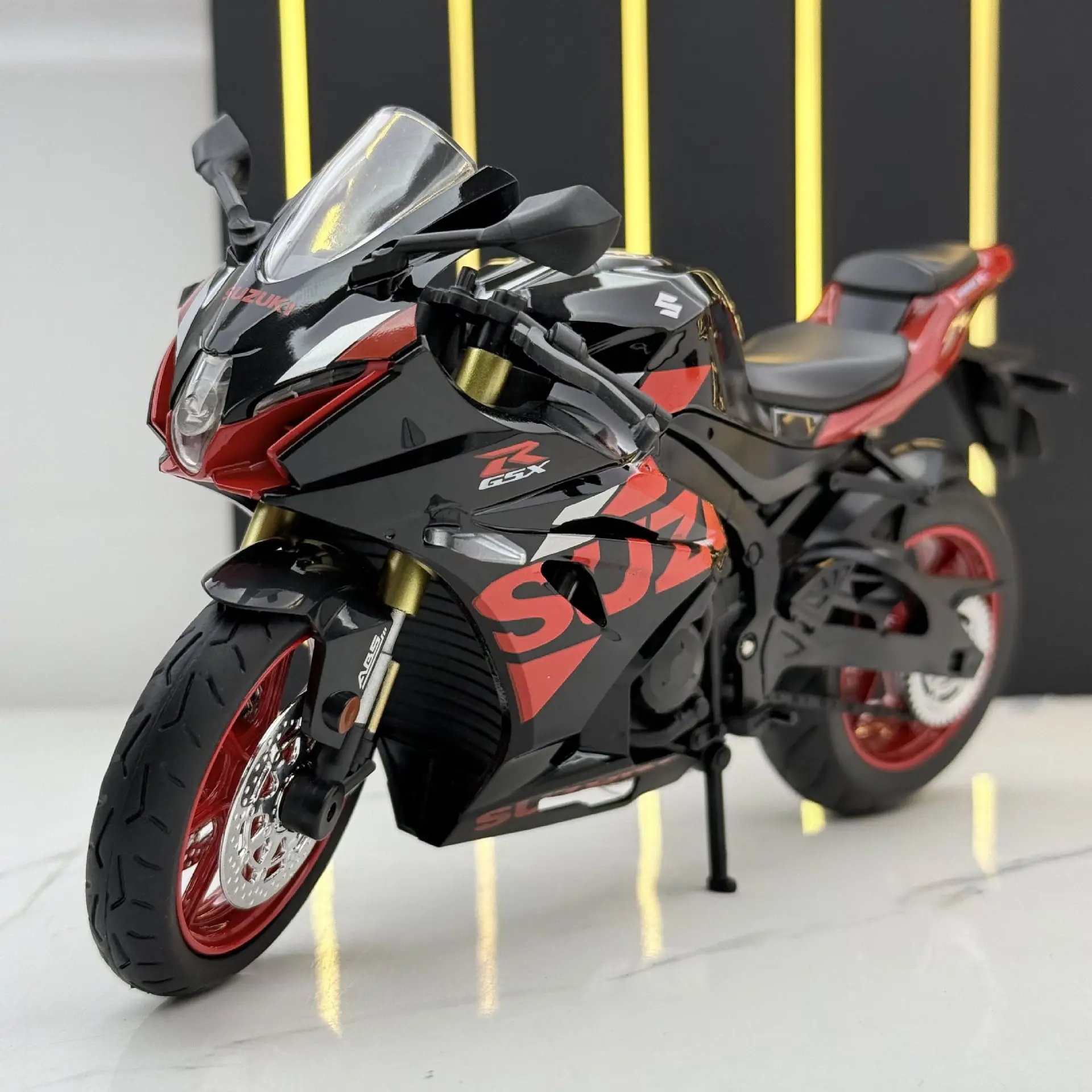 1:12 1:18 سوزوكي GSX1000R سبيكة دراجة نارية رياضية نموذج Diecasts المعادن شارع سباق نموذج دراجة نارية ضوء الصوت لعبة أطفال هدية