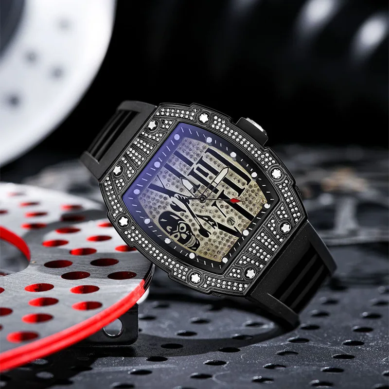 

Модные кварцевые часы Tonneau с полным бриллиантом и полым черепом, мужские роскошные светящиеся водонепроницаемые спортивные часы, мужские стальные мужские часы