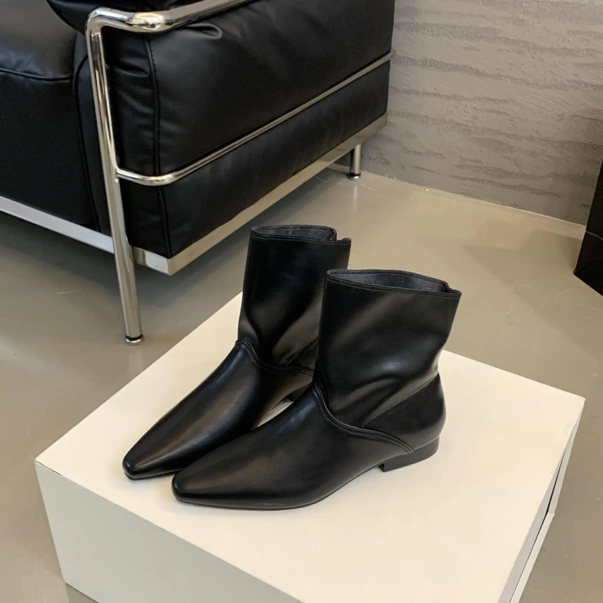 

Ботинки на танкетке, зимняя обувь для женщин, женские ботинки на молнии, 2024, кожаные, осенние, резиновые, женские, с острым носком, с острым носком, из искусственной кожи