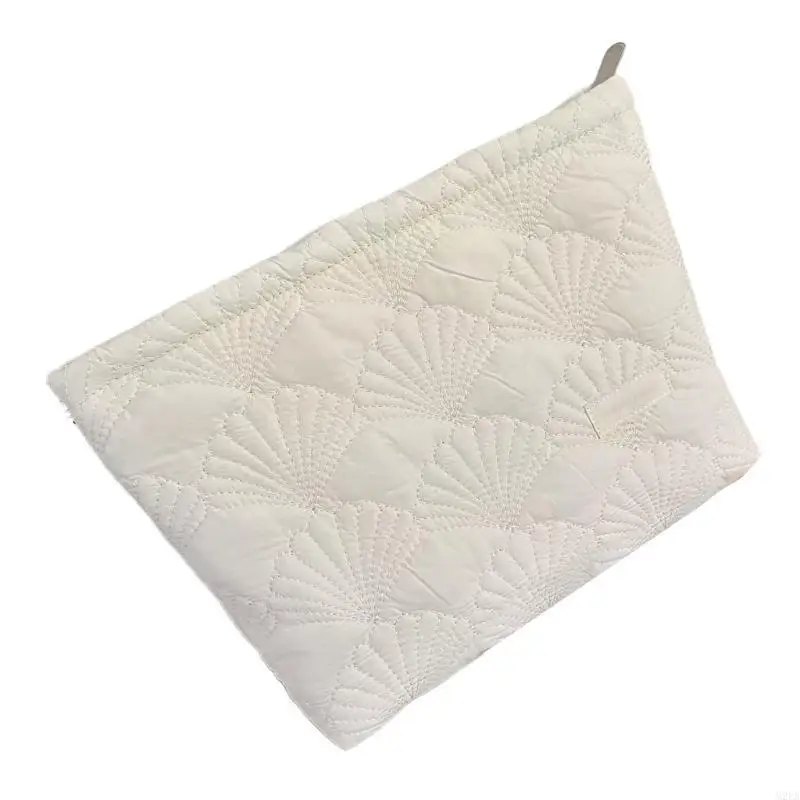 2026 New Lightweight Polyester Cosmetic Bag Quilted Design Shell For Easy Carry In Commute Workout Or Travel