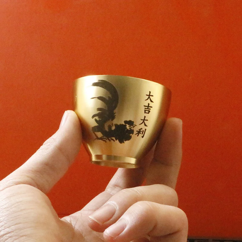 Nuevo estilo de latón, artesanía auspiciosa, decoración de escritorio de oficina, adorno de cobre, oferta de copa de vino