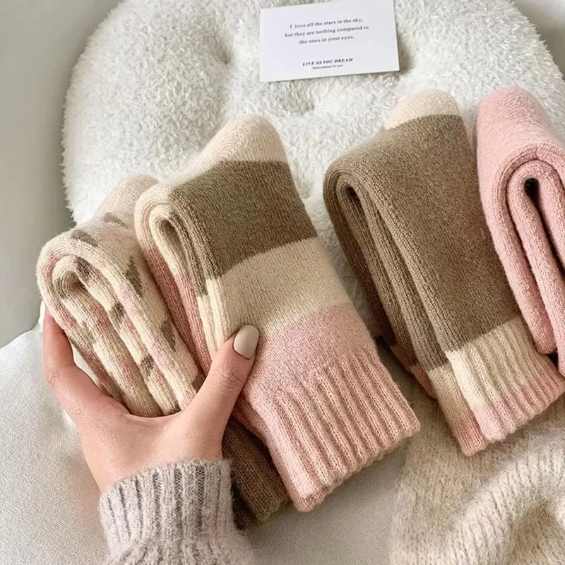 

Super Thick Socks for Women Autumn and Winter Mid-Calf Socks with Velvet and Thickened Hair Circle Confinement Socks for WARM