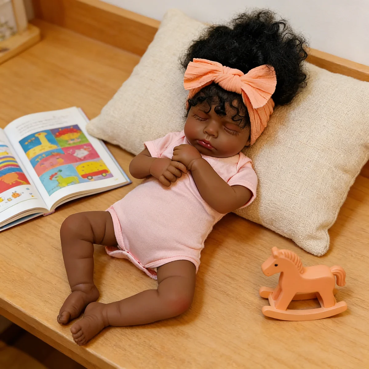 19 inch LouLou herboren pop donkere huid zacht stoffen lichaam, levensechte pasgeboren met meerdere lagen schilderen 3D huid handwortel krullend haar