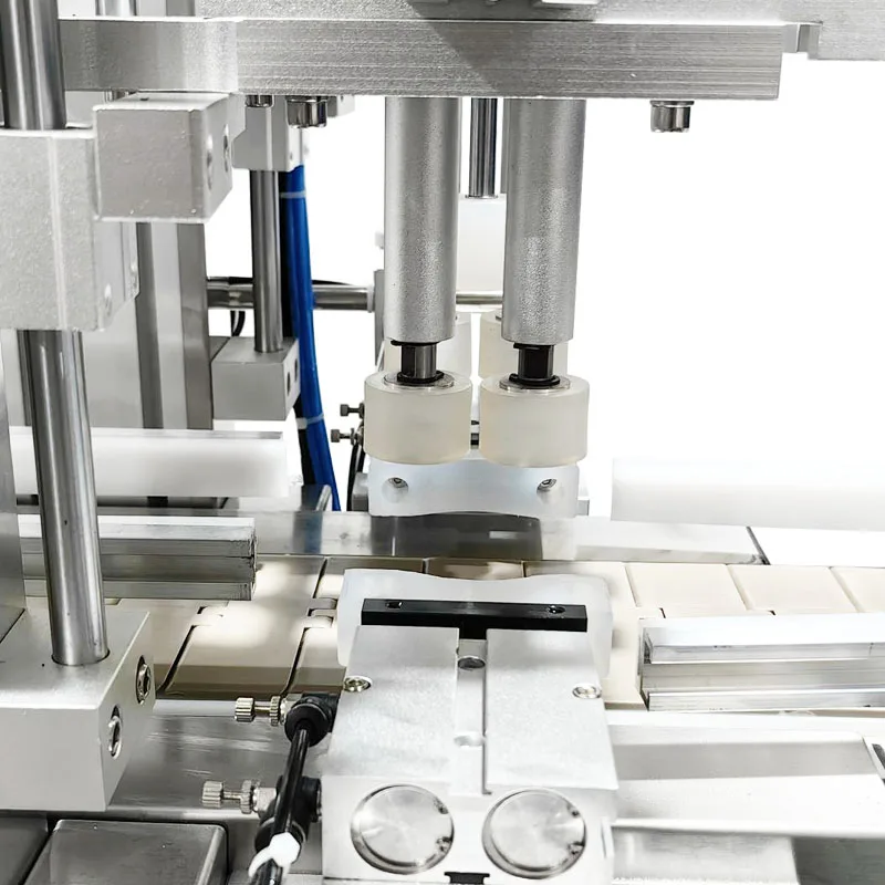 Máquina de conexión de tornillo de tapa de llenado totalmente automática, máquina de llenado de bomba magnética, tapa de precisión, tapa de disco de vibración apretada