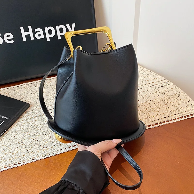 2026 الشتاء الاتجاه الفاخرة تصميم عادية الملمس دلو حقيبة جديدة حقيبة نسائية موضة الكتف حقيبة ساعي حقيبة نسائية شعبية